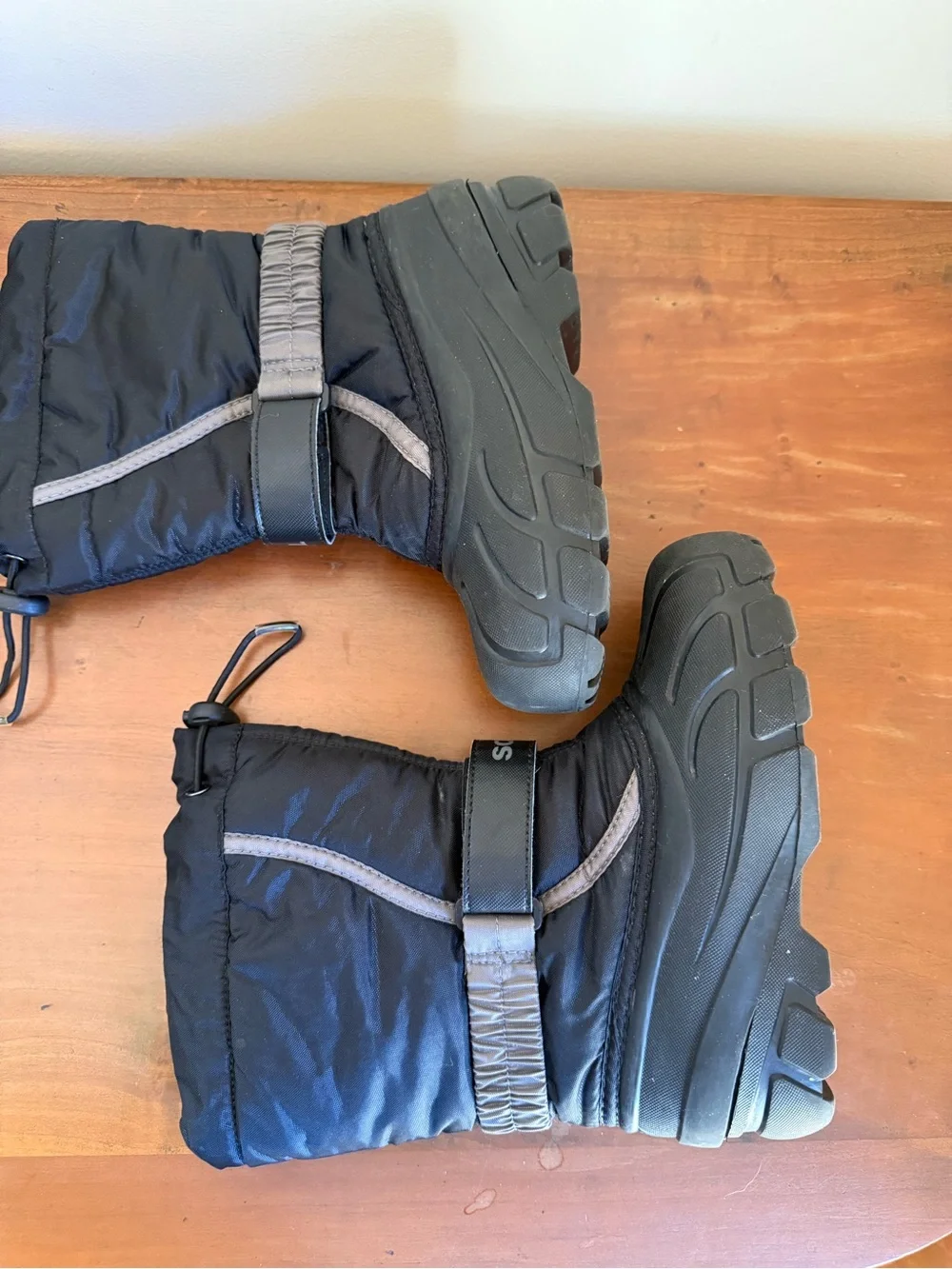 Sorel Youth Flurry Insulated Black Winter Snow Boots, size 1